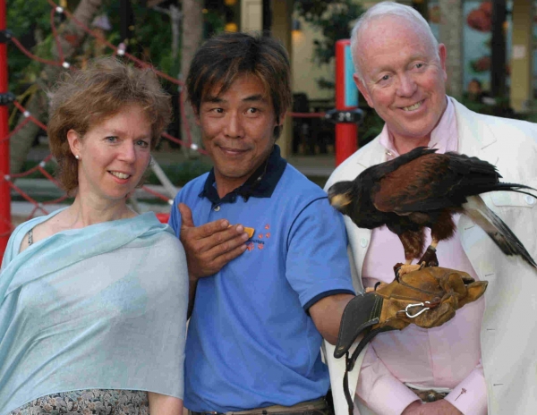 Linda Naiman with bird trainer and Tony Buzan, at Sentosa